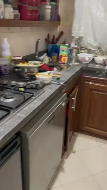 Clean the kitchen w me 🧼🧹#releatable #cleanwithme #CleanTok #clean #fyp 