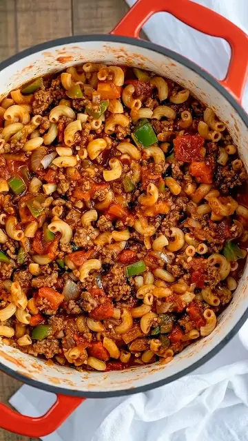 🫕🥩🍅 This Classic Beef Goulash (American Chop Suey) is pure nostalgic comfort
