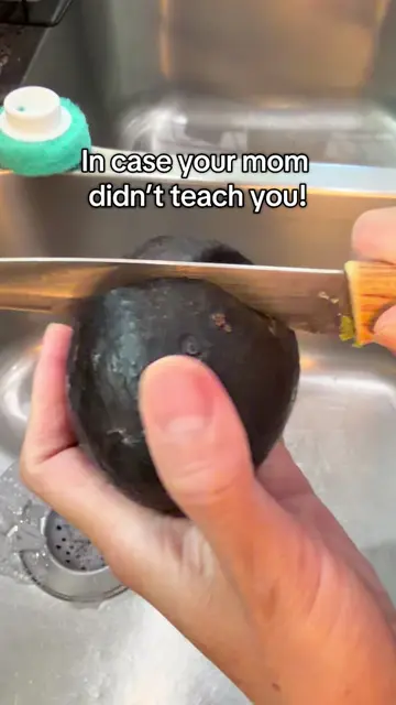 Never throw away avocado seeds! Grind the seeds from the avocado add the banana 
