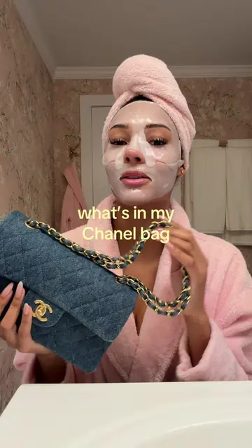 What’s in my vintage Chanel bag 🎀 @ChanelOfficial @chanel.beauty @Diorbeauty @C
