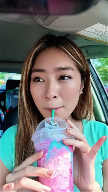 Năm 2016 có thật sự đang trở lại ??? #unicornfrappe #starbucks #us #viral #xyzbc