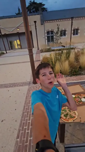 On se régale avec 3 pizzas vraiment excellente (saumon, fruit de mer et jambon d