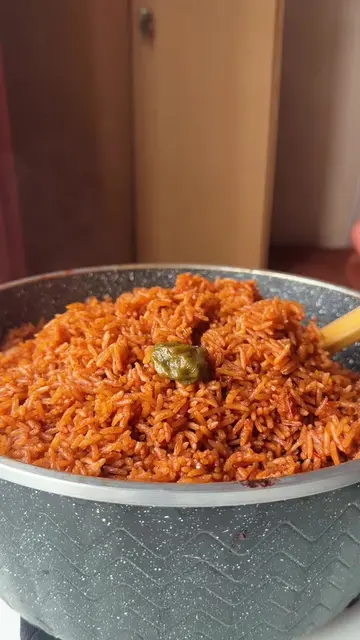 Pack a GHC1500 Jollof rice for a client with me  #foodtiktok #viralfood #theozzy