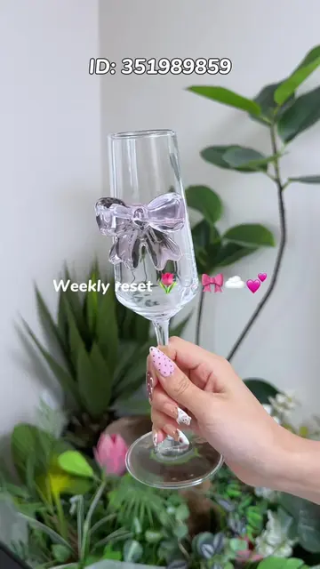 Proof that the prettiest details make every pour feel a little more special 🎀🍷