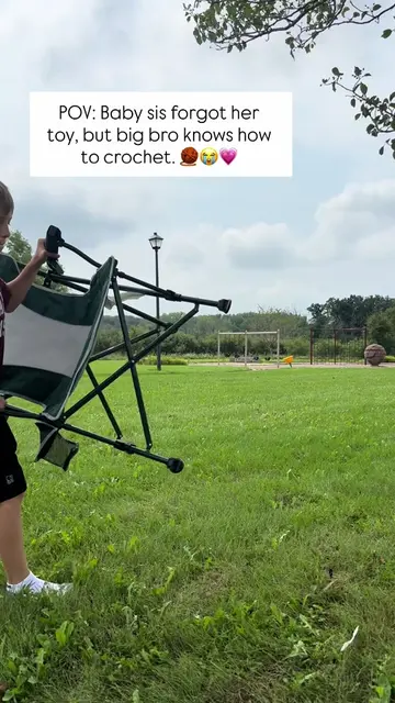 Watch until the end to see her reaction. 🥹🥰#kidswhocrochet