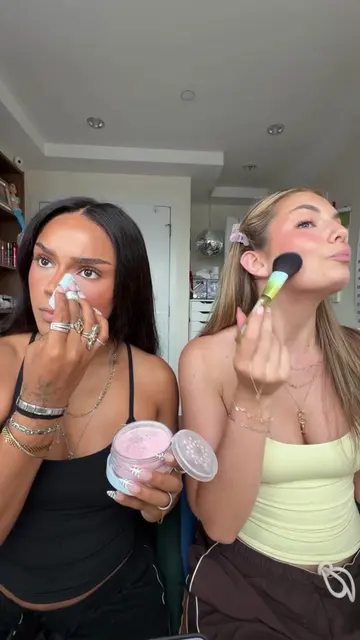 The new @Kosas translucent cloud set setting powders have ventured the chat! Not