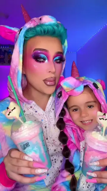 trying the NEW starbucks unicorn frappuccino with my daughter 🦄😀 this is so go
