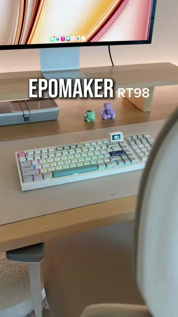 A tiny TV + creamy switches = keyboard perfection 📺⌨️🤎 The Epomaker RT98 is br