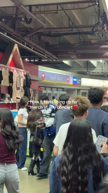 Feels like a shoe drop IRL #merch #concerts #danielcaesar #sonofspergy @DanielCa