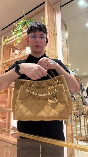 New Fleming Carryall in Small and Large size! ⭐️ @TORY BURCH  I’ve shown the bla