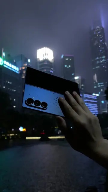 Digital technology, mobile phones, Samsung phones, Samsung Fold 7 products use#v