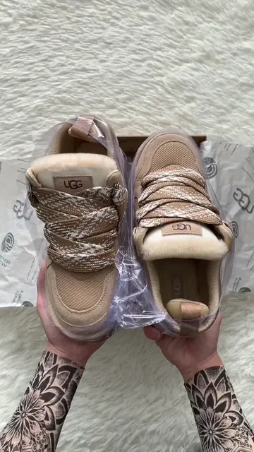🤎🤎shoes name?😍😍🔥#unbox #sneakers #fyp #fashiontiktok #luxury 