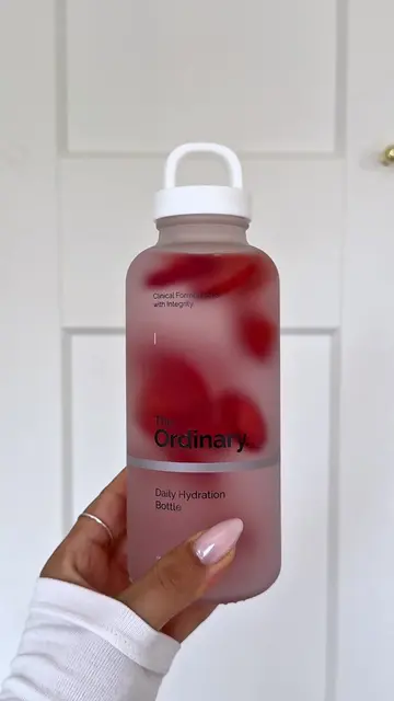 she’s the cutest!! ❣️☁️🍓🪽 @The Ordinary  #theordinary #waterbottle #unboxing #