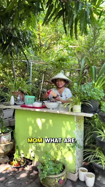 When the garden gives mom extra muscadines… she finds a way to use them! 🍇💜 Th