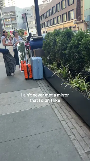 lol she was laughing once she realized I was checking myself out #nyc #sonewyork