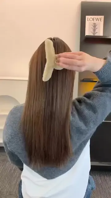 Cute Easy Hair Bun 🚩🎧🎗️#creatorsearchinsights #viralvideotiktok #foryourpage 