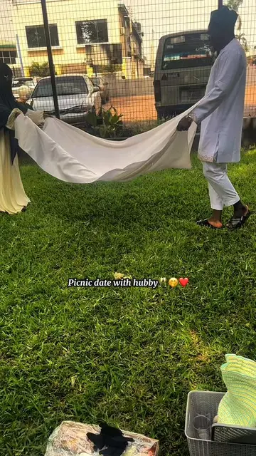 Picnic date with my hubby🥹❤️ 🧺💃 No partial ooo… whose painting is finer? 😂😒