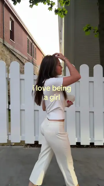 me when i love my outfit 