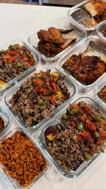 it’s jollof and spicy chicken kinda week🍱 I loveeee making jollof rice  #mealpr