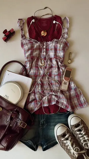 Post 1 | a week of downtown girl outfits!! 🎸⋆⭒˚｡⋆ #downtowngirl #2000s #hollist