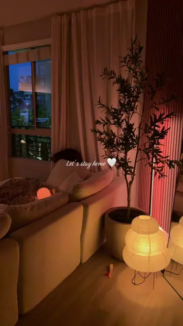 Cozy o clock 🥰 #homedecor #cozylivingroom #cozyhome #livingroomdecor #lamps 