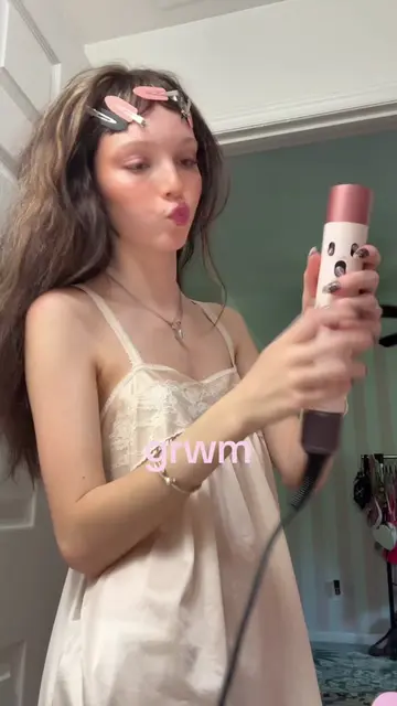 here’s me doing my hair but it’s a little humid 🧁🪽🦄💗🎀🫧🧘‍♀️🧘‍♀️☕️🍁 #fyp 
