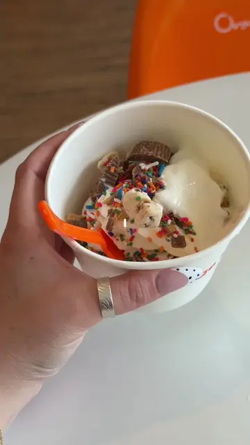 I am cured 🍦🍊 Froyo is so back in this house. Just discovered an Orange Leaf l