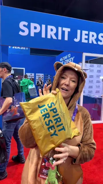 If you’re at D23 or live in Orlando & want to trade your Jar Jar @Spirit Jersey 
