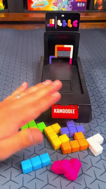 Let’s solve another level in Kanoodle Shape Escape! #puzzles #familygames #solog