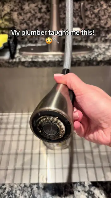 OMG… A plumber showed me this easy faucet cleaning hack! 😱✨ I couldn’t believe 