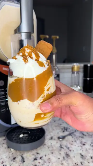 🍪🤎 BISCOFF MILKSHAKE 🥤✨ Made in my Ninja and BABYYYY… this is EVERYTHING! 😮‍