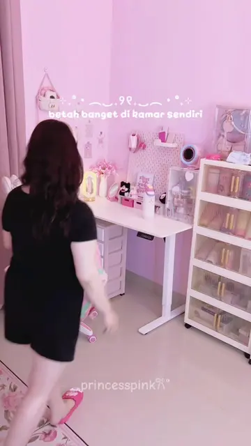 kalau kamarnya senyaman ini, mager buat keluar sih🫠 #kamarpink #kamaraesthetic 