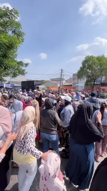 Warga Tangerang, siap-siap ya tempat kalian ada @Pempek seribu , tempat ini cuku