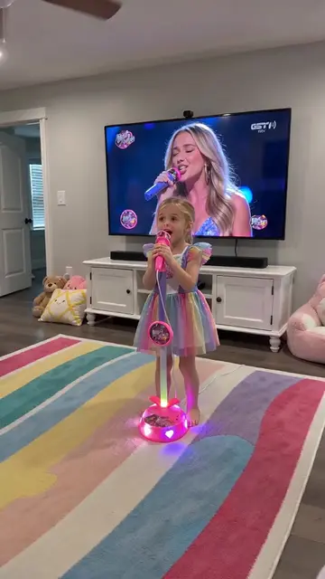 You can listen to my singing 😂#kpop #kidstoys #microphone #kidsoftiktok #tiktok