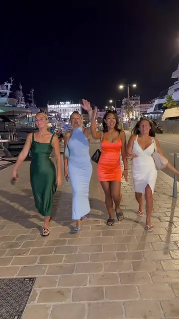 Outside on the French Riviera 💃🏽😂 #cannes #cotedazur