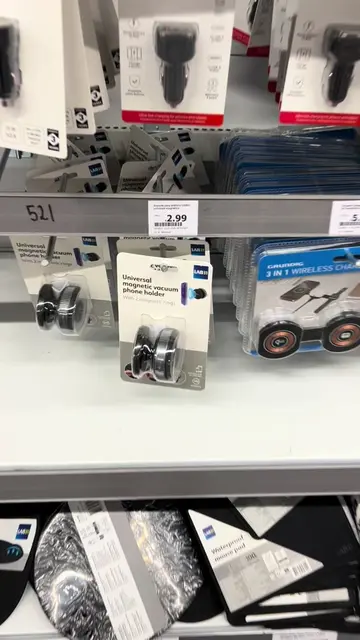 This could be one of the best €2.99 phone finds at Action 👀📱 It’s a magnetic v