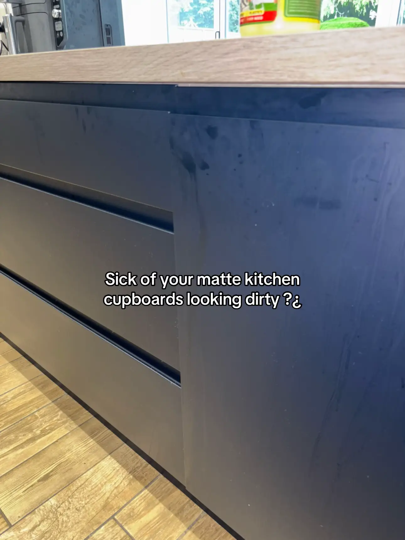 One of my biggest asked questions, how do I clean matte cupboards ?¿… thank me l