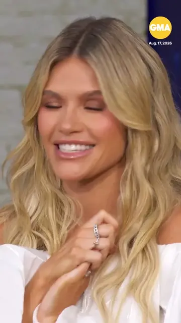 Two-time Mirrorball champion @@witneycarsonofficial made TWO surprise announceme