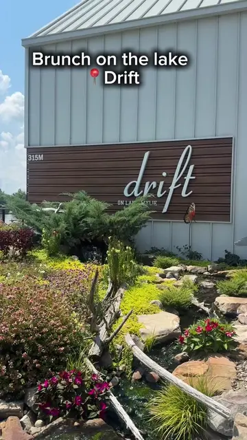 Drift on lake Wylie - 315-M Lanyard Ln, Belmont, NC 28012 #lakewylie #CharlotteE