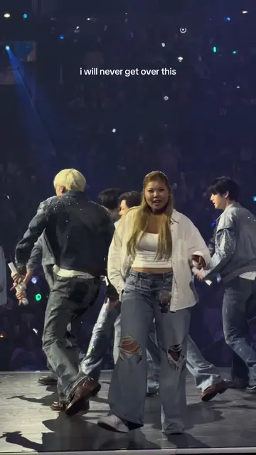 (pt. 1 of the dreamstage dance) mama a txt behind you🫣🩵 #txt #kconla 