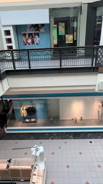 💀 Welcome to the Dead Mall Files… Today we’re walking through Solomon Pond Mall
