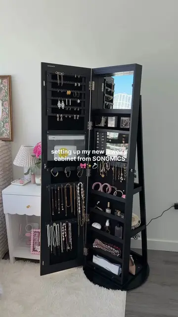 Finally found a cute way to organize all my accessories ✨ Everything has its own
