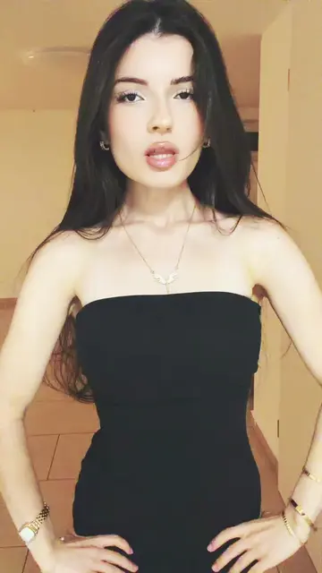 ‏علقت هالغنية 😔💞