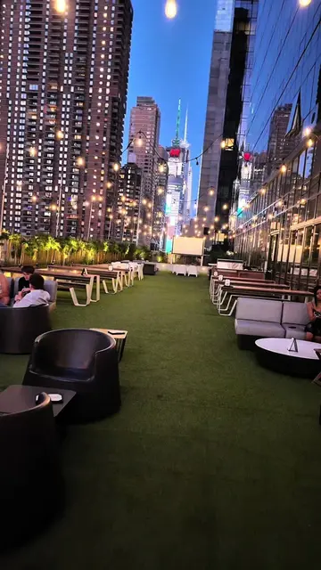 Going to New York? 🗽 Before you spend $500+ a night on a hotel just because it'