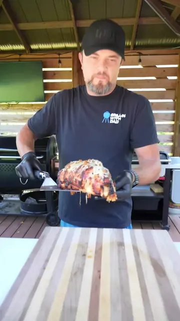 French Onion Stuffed Pork Loin 🧅🧀🔥 Juicy pork loin stuffed with sweet caramel