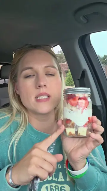 @Slim Chickens $5 Jar desserts... yes please #dessert #comeeatwithme 