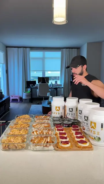 🔥 1,826 Calories 💪 152g Protein 🍞 174g Carbs 🥑 60g Fat - Breakfast 7 or 8am 