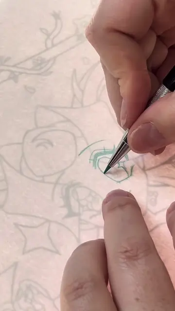 I use the Stageek mechanical pencils with colored lead for transferring my sketc