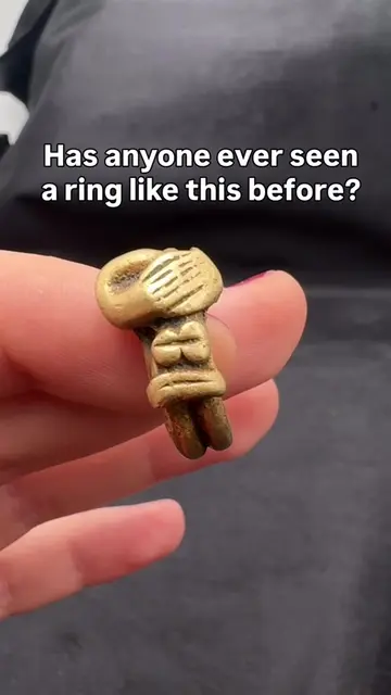 I bought this strange little ring at the flea market… what the hell is it? 😂 Ha