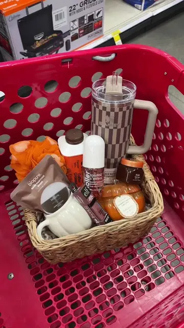 it’s never too early for boo baskets 🧸🧡🧺🍂🎃🌟 send this to your boo #boobask